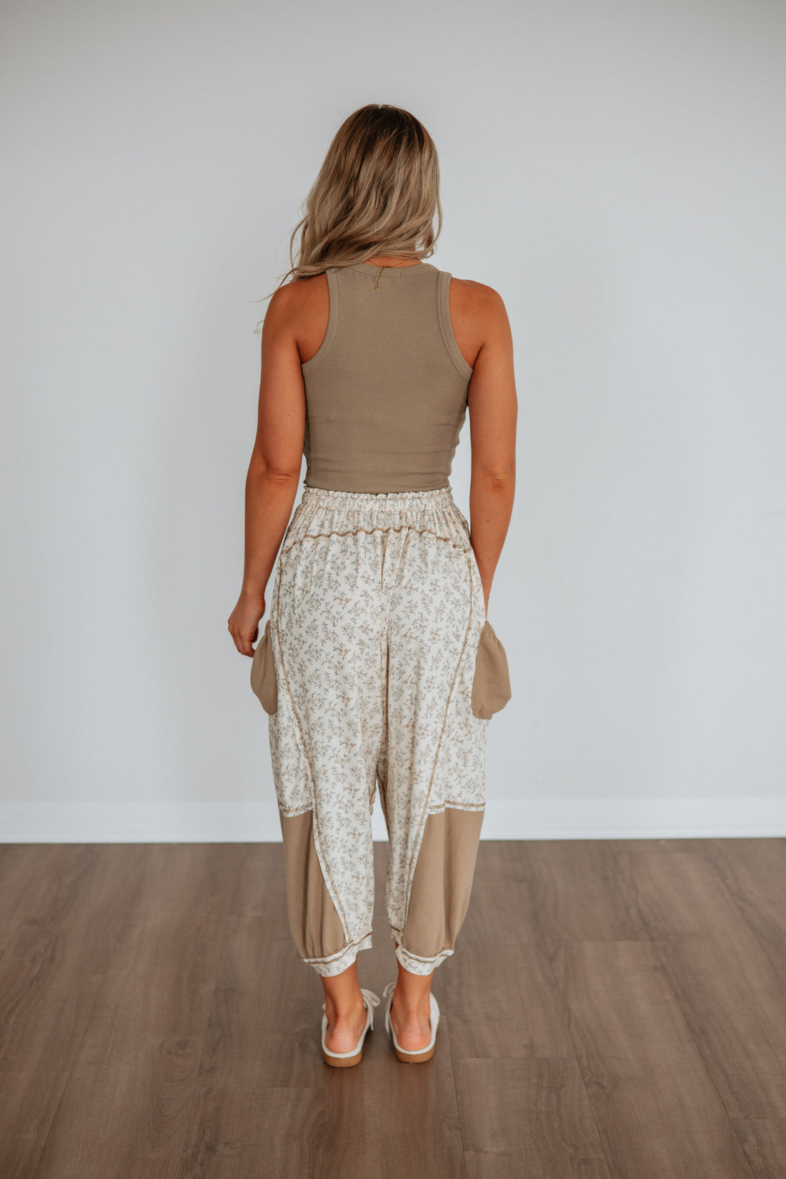 #color_taupe